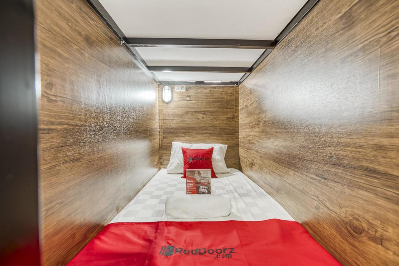 Reddoorz Hostel @ Feliz Noche Cengkareng Jakarta Eksteriør billede